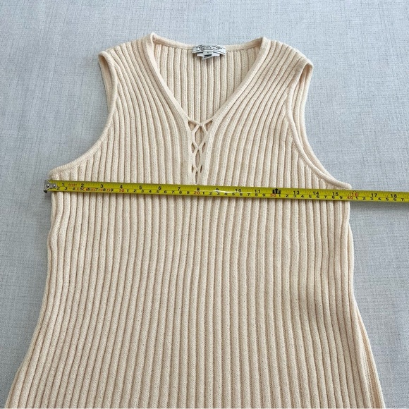 St. John Sport Sleeveless Ribbed Sweater Vest Cream Santana Knit Wool Blend Sz L - Picture 7 of 10